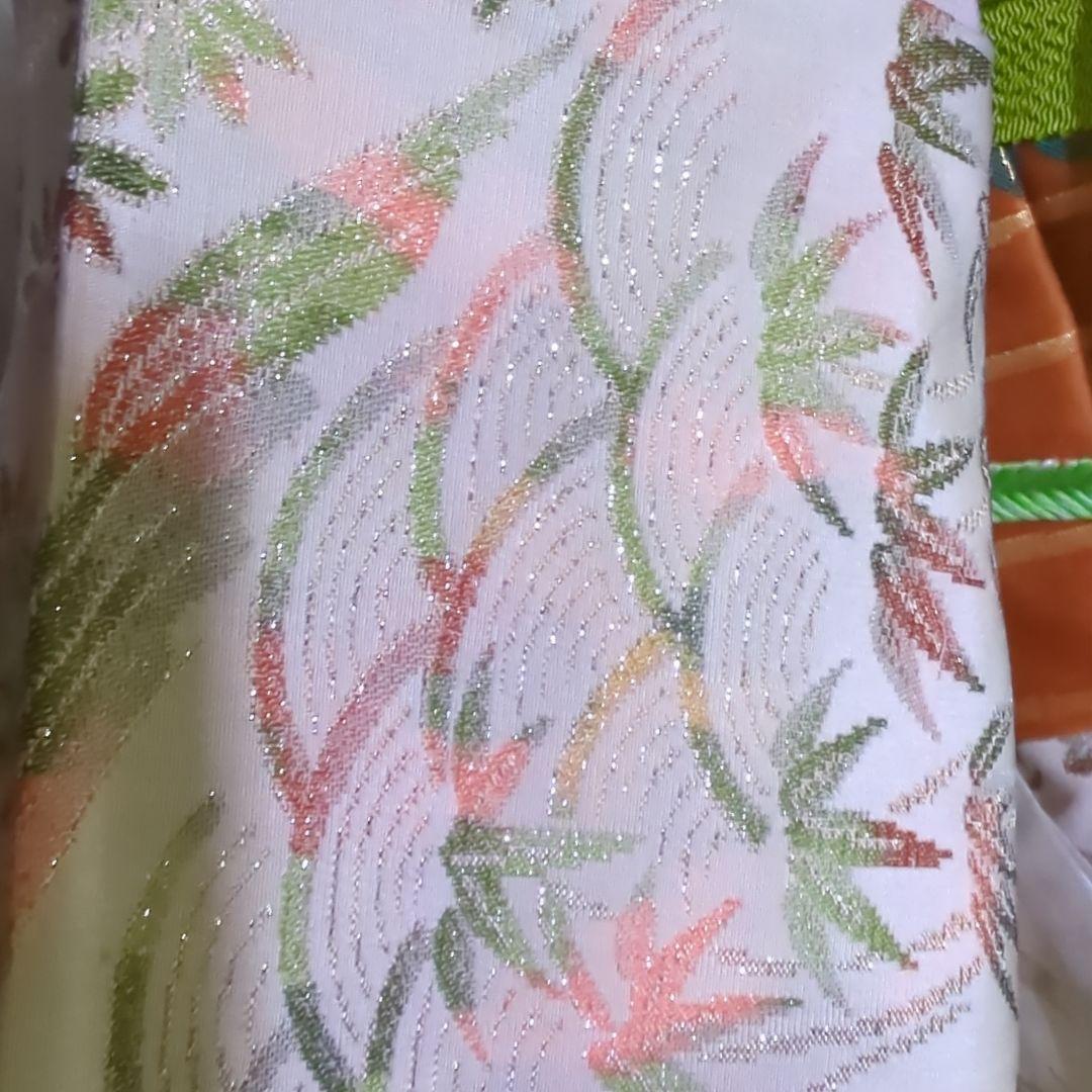 生成り色の地にきらきらと煌めきが美しいアンティークのマジョリカお召のお着物です