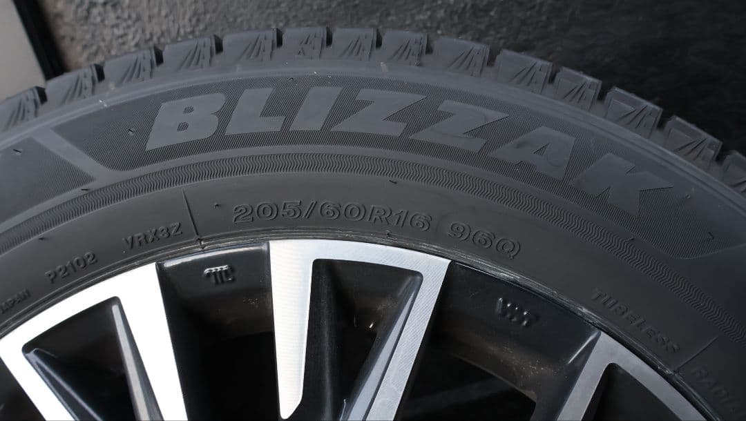 スタッドレスタイヤ 205/60R16 スパークホイール　4本セット