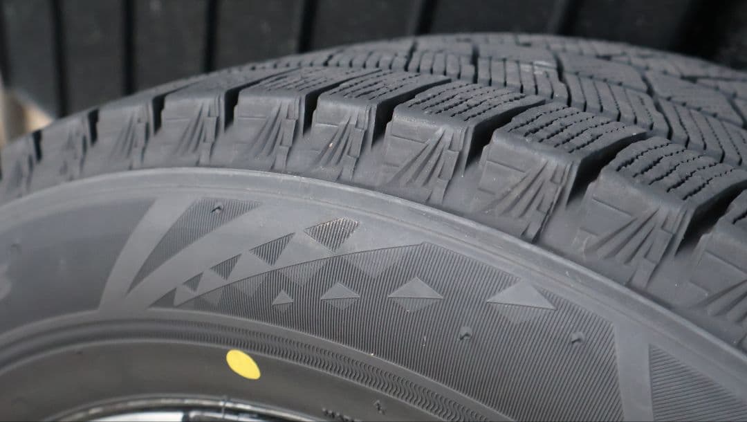 スタッドレスタイヤ 205/60R16 スパークホイール　4本セット