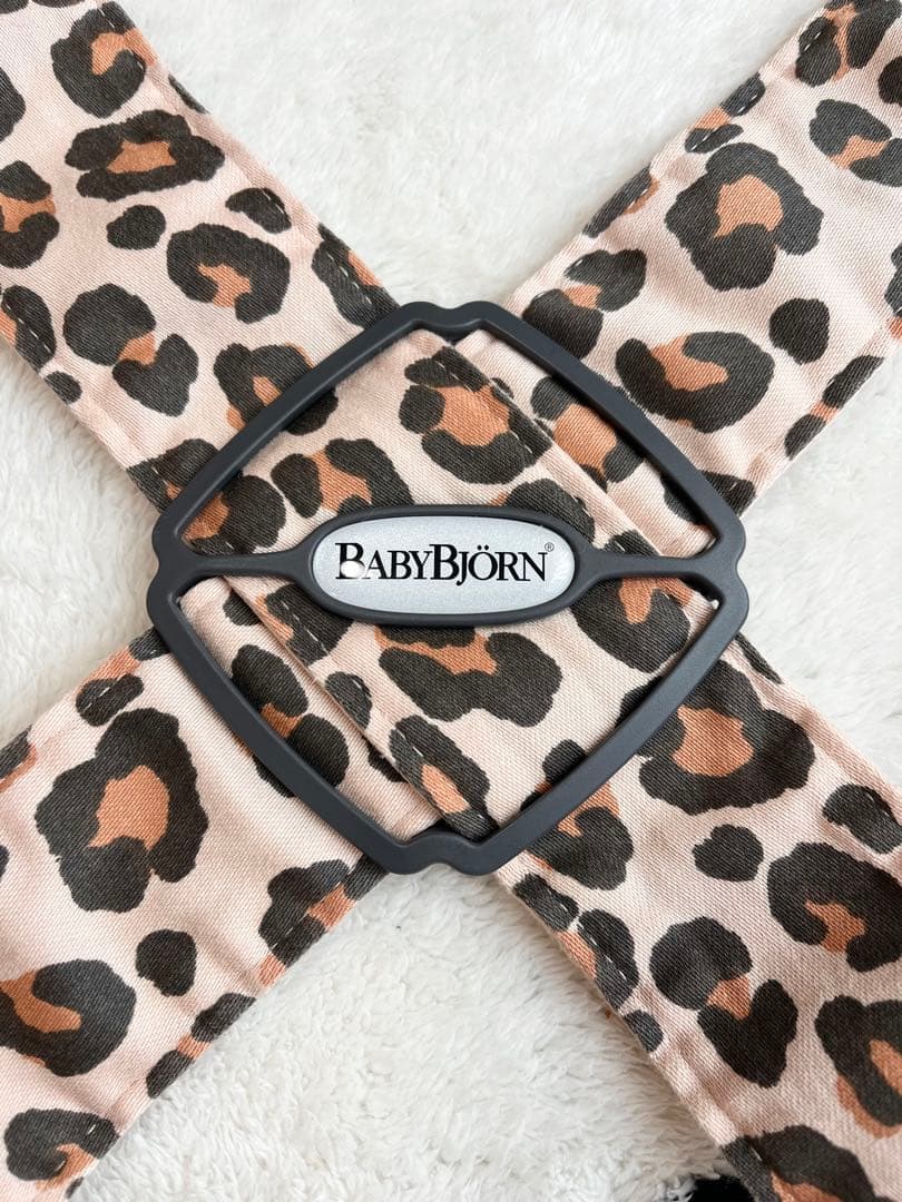 レア　ベビービョルン　抱っこ紐　ミニ　ベージュ　レオパード　豹柄