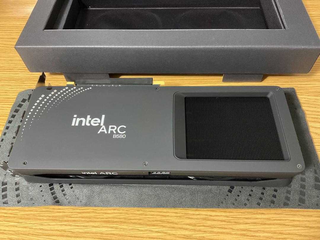 グラフィックボード・グラボ・ビデオカード intel ARC B580 Limited Edition