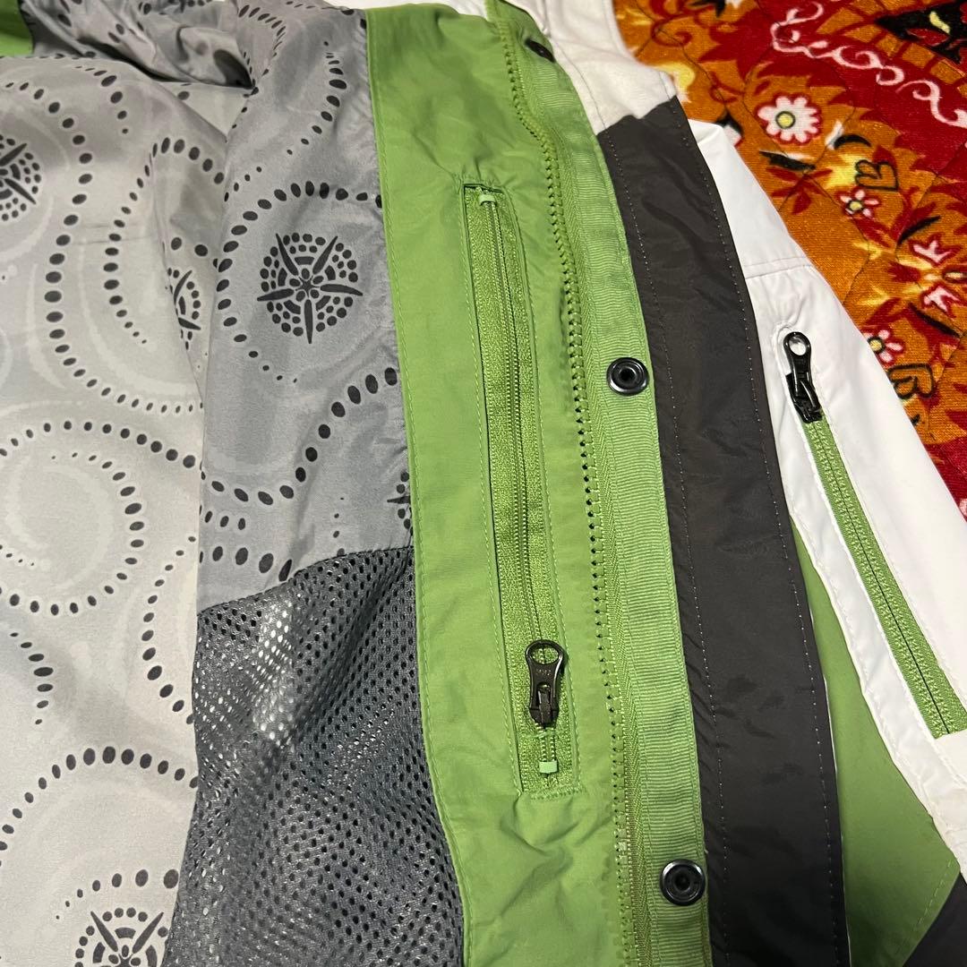 ひろ　 y2k Columbia nylon jacket