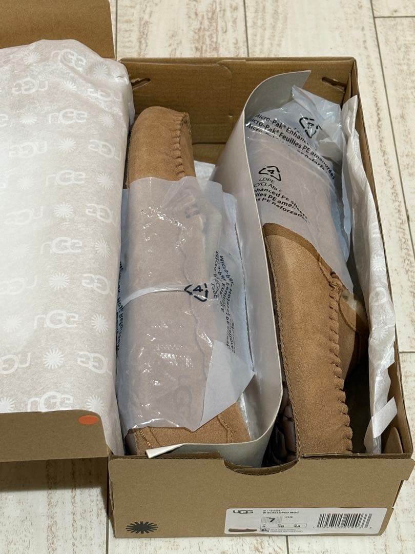 【新品未使用】UGG Scalloped Moc スカラップドモック モカシン