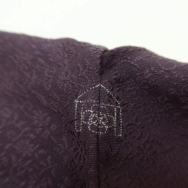 美品 正絹 着物“似せ紫色に待つ繊細でいて優美な菊と変化”色無地 U-51