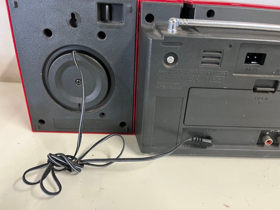 S*5様 レトロで希少な赤いダブルラジカセ　SHARP QT-88R