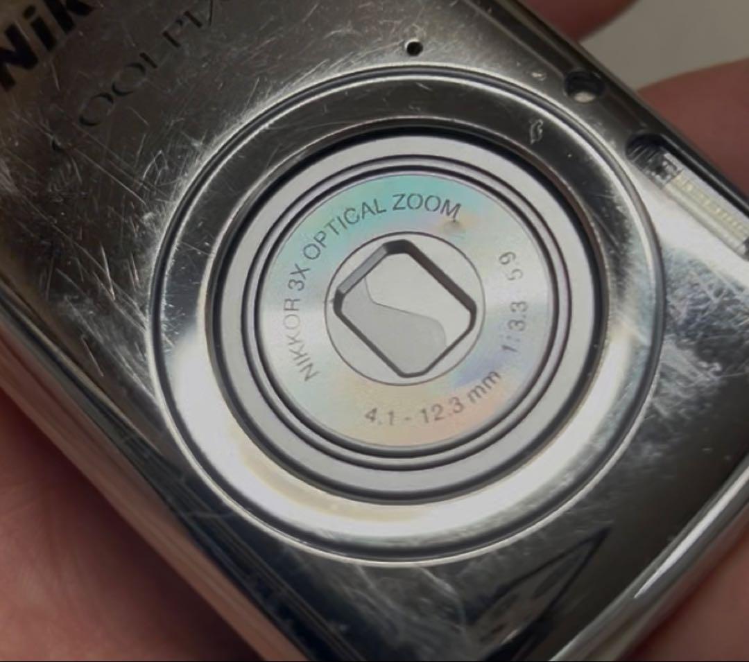 デジタルカメラ　NIKON COOLPIX S01 シルバー　ジャンク品