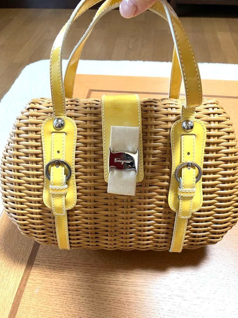 フェラガモ☆ヴァラ　かごハンドバッグ