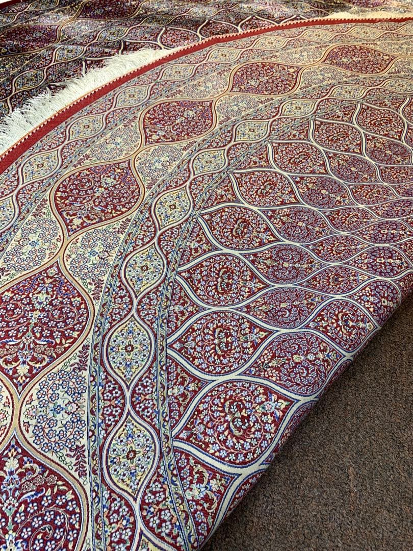 ペルシャ、イラン、シルクラウンドラグ/サイズ：203cm…. .77pm。