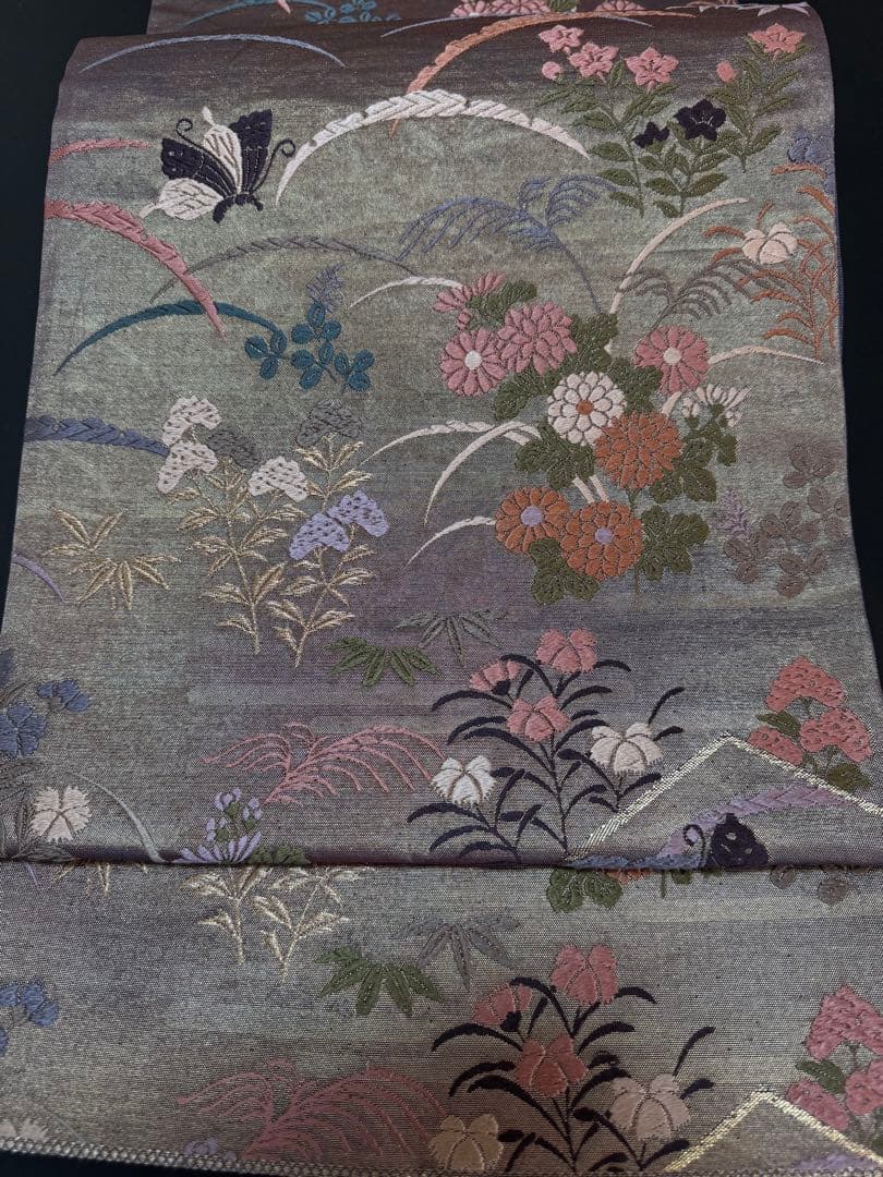 【極美品】西陣老舗機元「加藤善織物」能衣唐織刺繍「泥金箔」露芝模様 蝶々