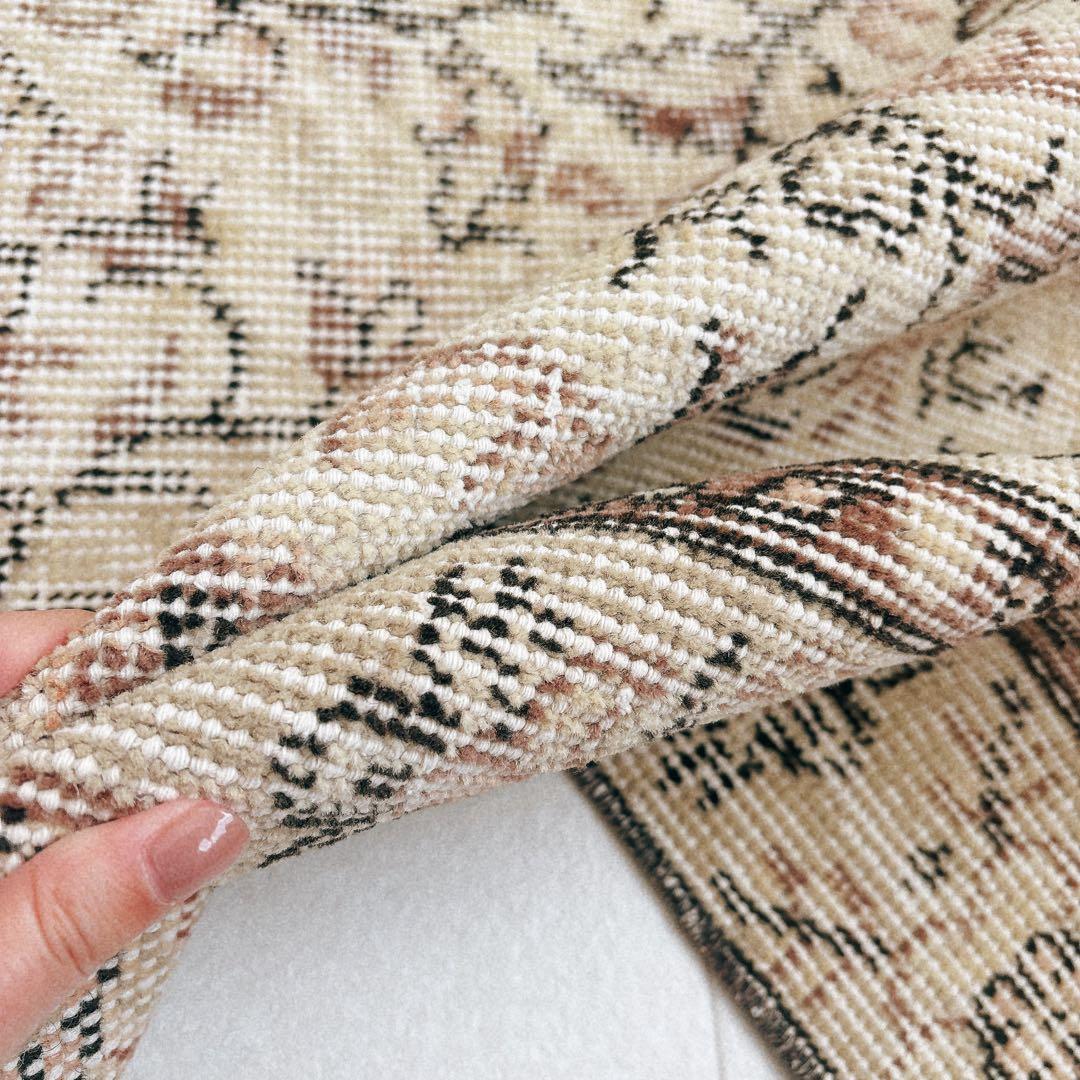 トルコ　ヴィンテージラグ　ベージュ　ブラウン　フローラル