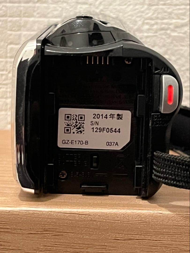 JVC フルHDビデオカメラ　Everio　GZ-E170-B【送料込み】