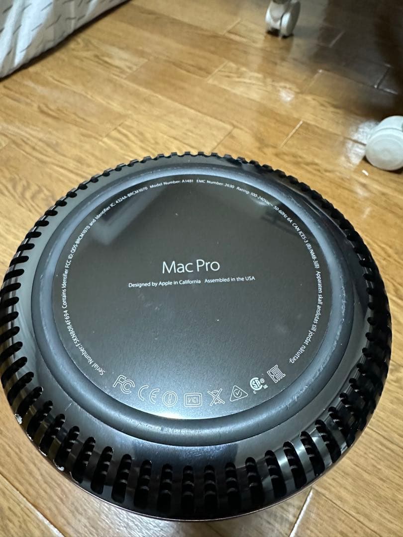 Mac Pro 2013 12コア2.7GHz メモ64GB D700x2