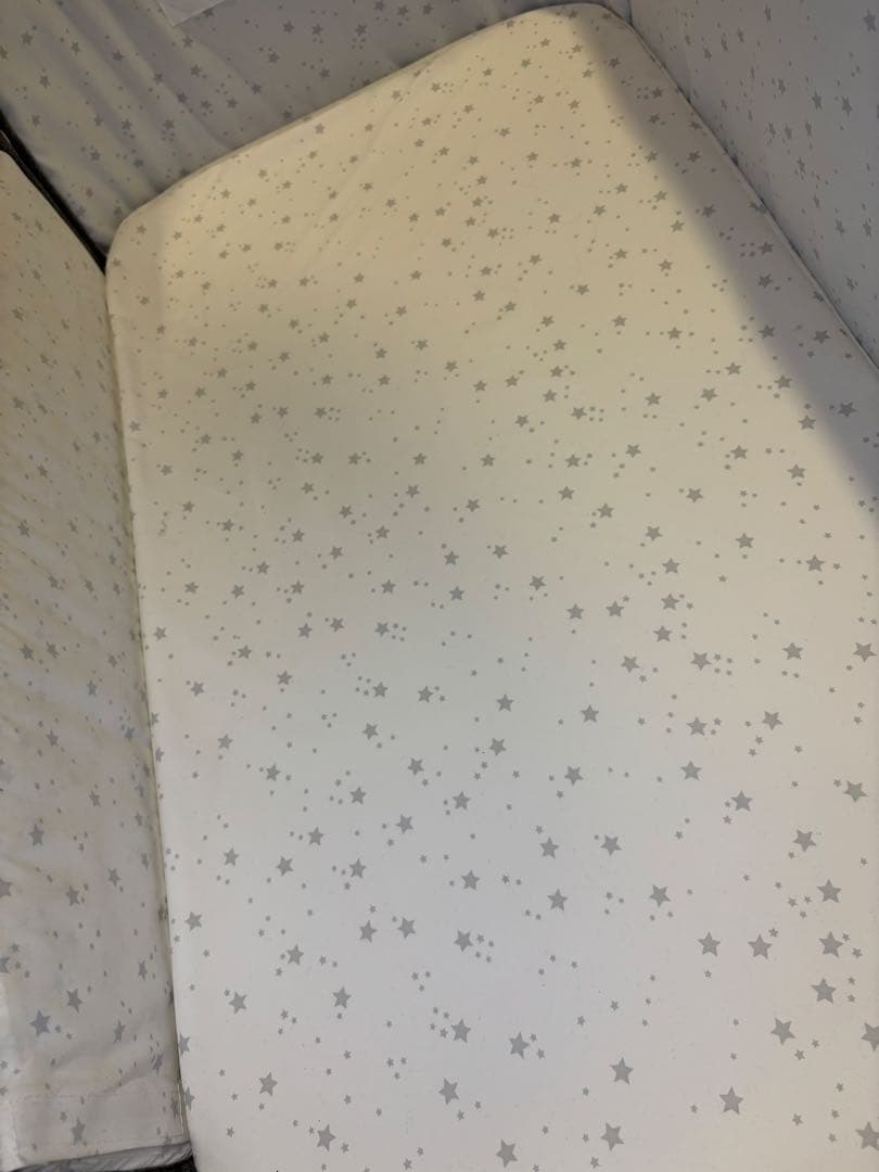 極美品　2024年　4月購入　ベビーベッド　HZDMJ グレー　hzdmj