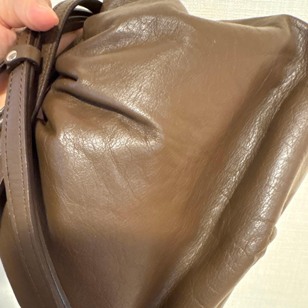 ブラウンレザーショルダーバッグ ギャザー入り