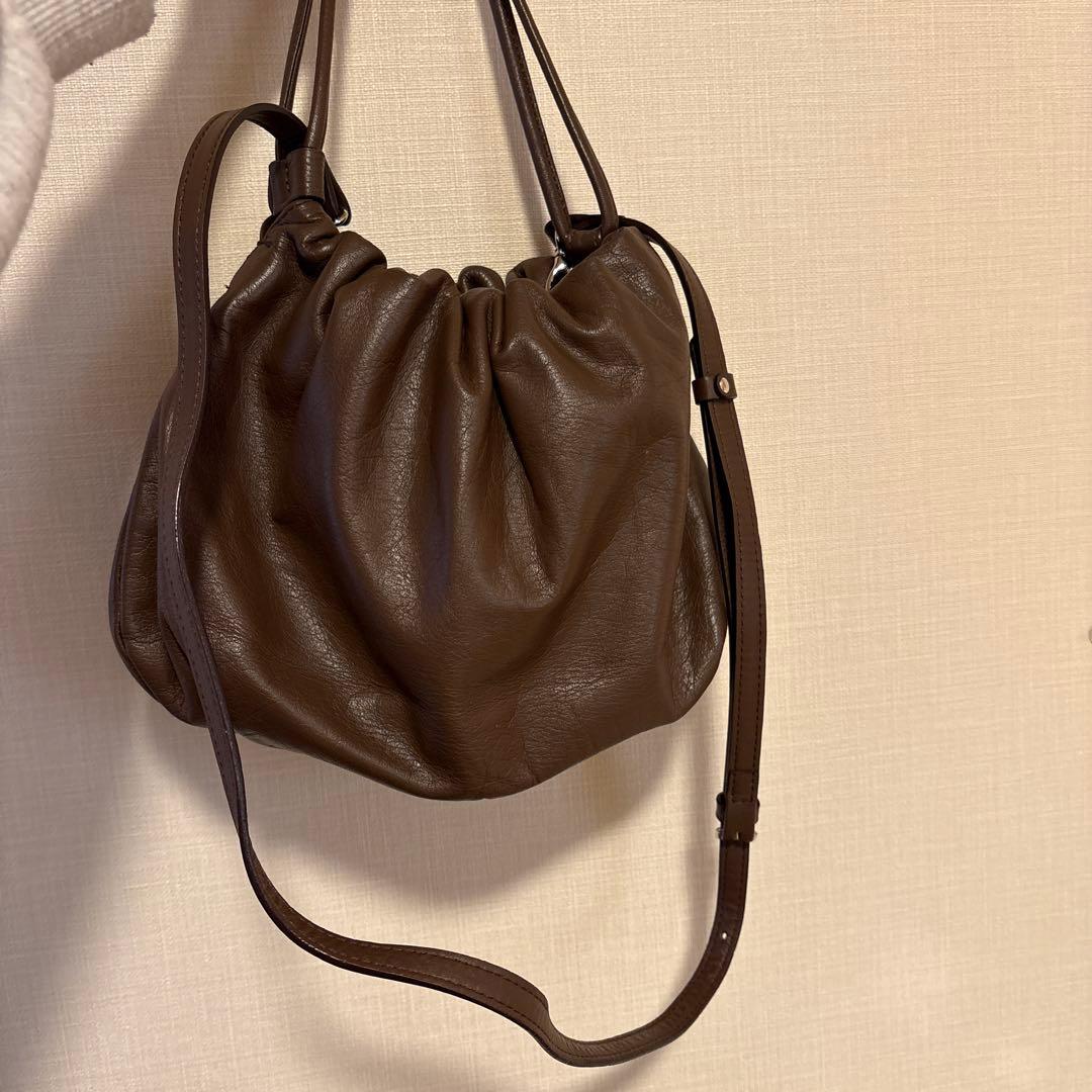 ブラウンレザーショルダーバッグ ギャザー入り