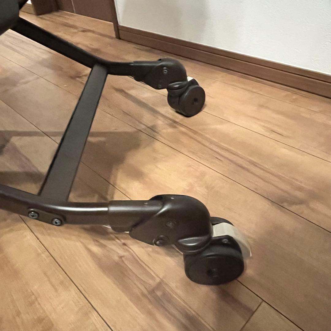 Combi ネムリラ4キャスAT スイングチェア　自動　ハイローチェア