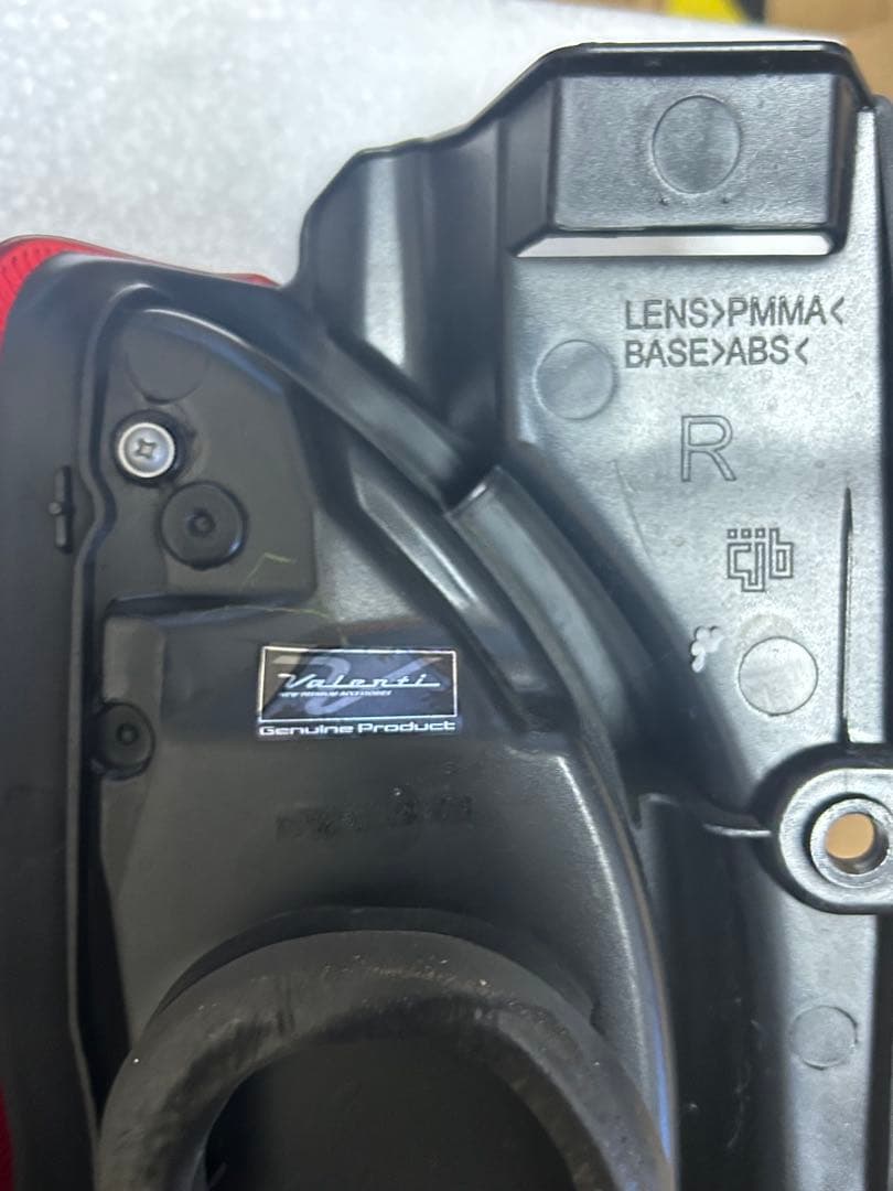 ★ハイエース ヴァレンティ ULTRA Y(ガンマ) LEDテールランプ　レッド
