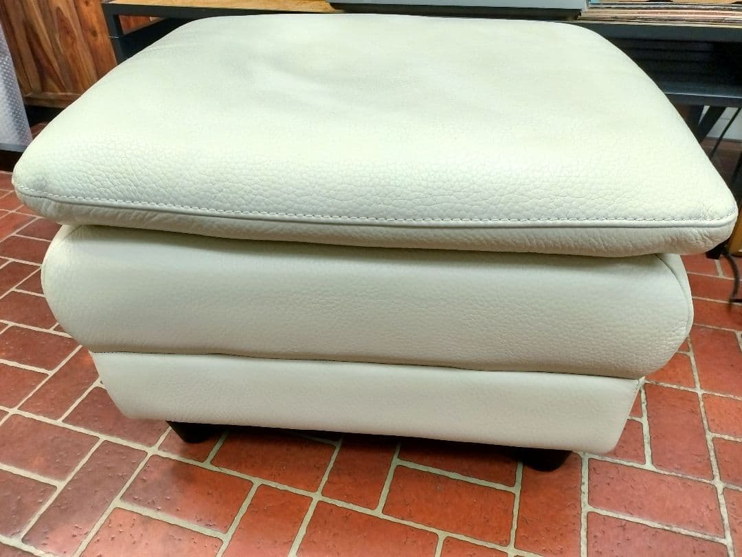 IDC大塚家具 オースチン オットマン フットスツール 総革