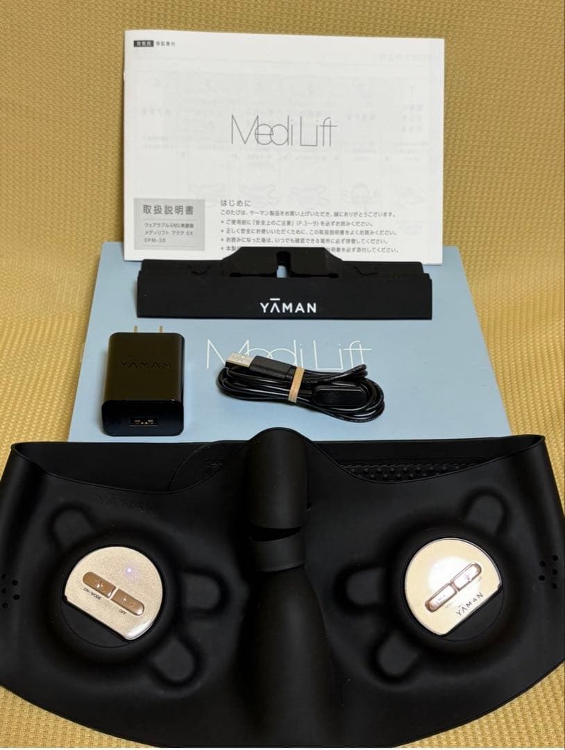 ヤーマン　メディリフトアクアEX 新品美容液付きです。