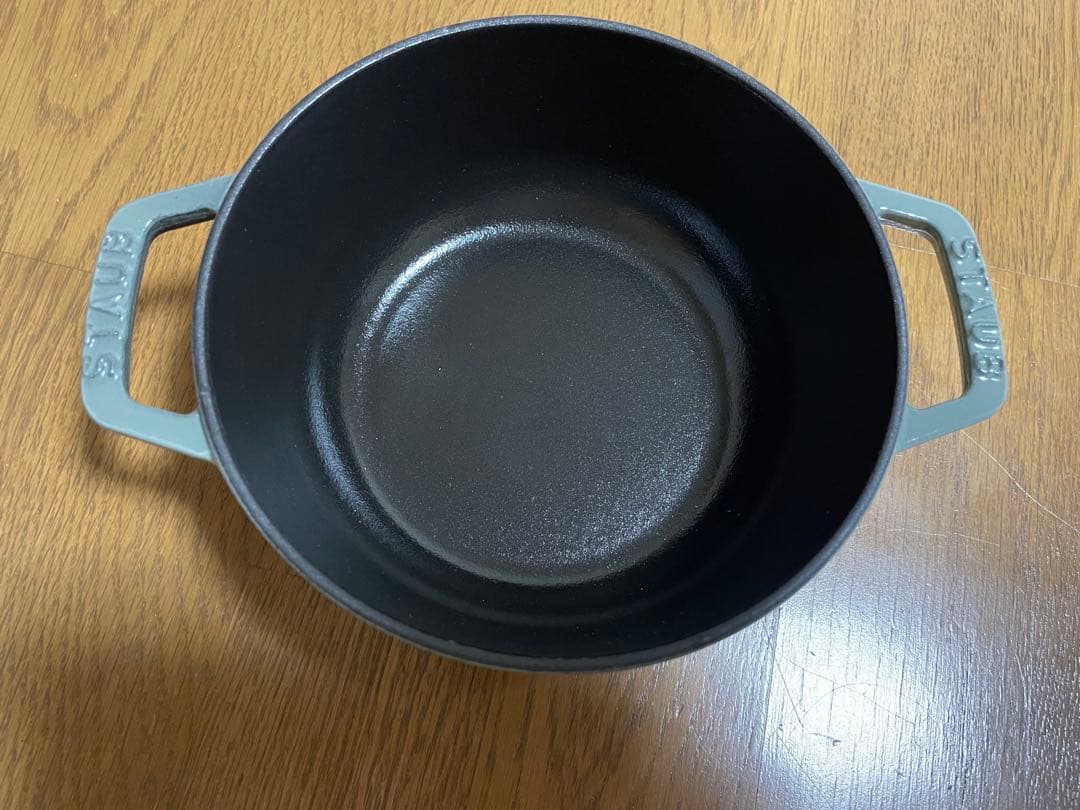 ネコ新品美品staubワナベSユーカリ　ブラスノブ