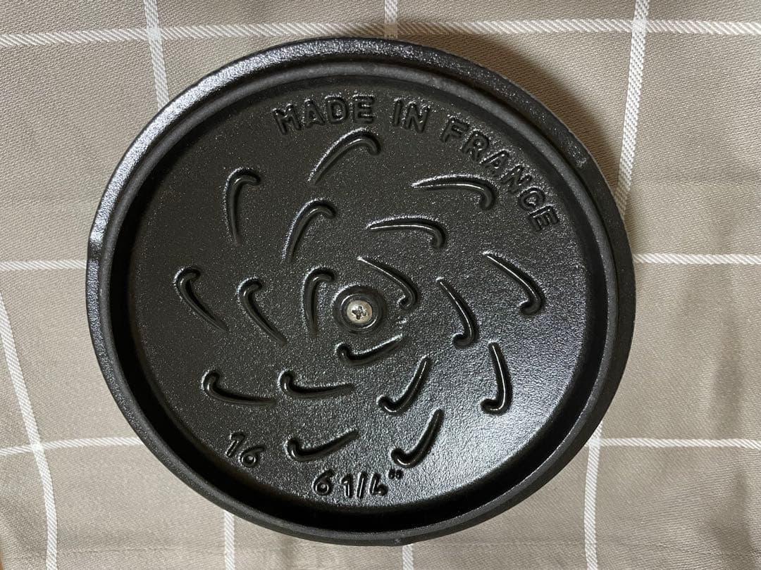 ネコ新品美品staubワナベSユーカリ　ブラスノブ