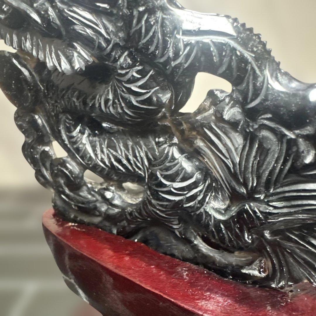 【高品質】山東省産 モリオン 龍彫刻 原石 台座付き　おまけあり