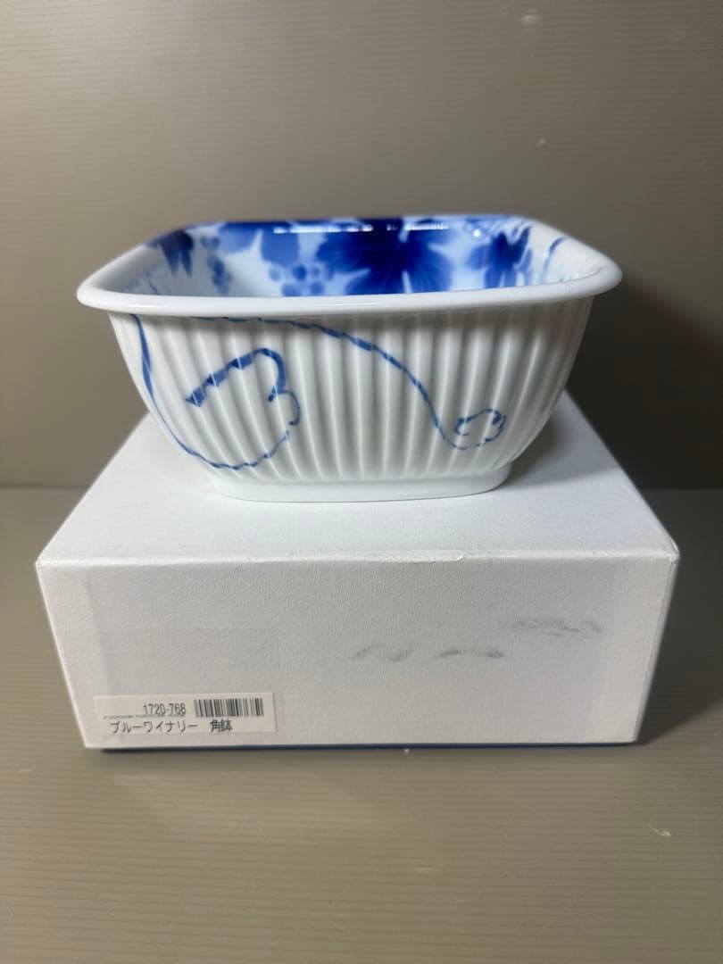 2562 深川製磁　ブルーワイナリー　角鉢　未使用