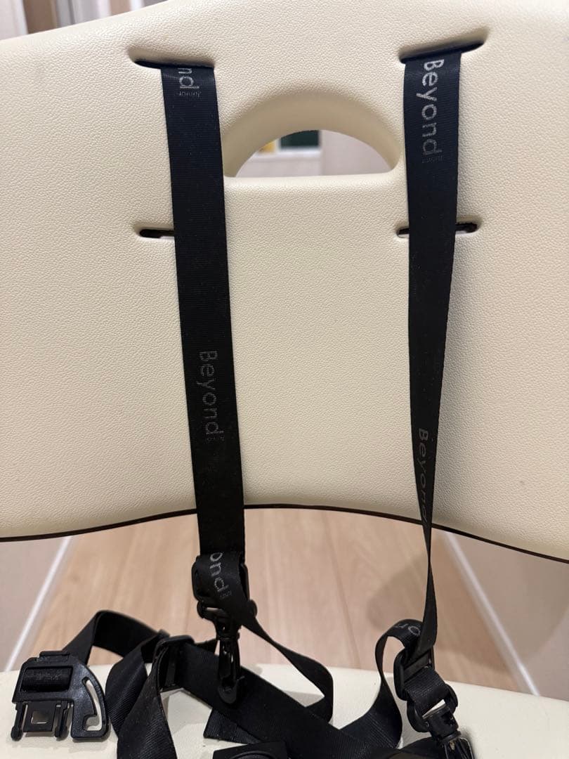 ビヨンドジュニアハイチェア マホガニー クリームホワイト 2022年製