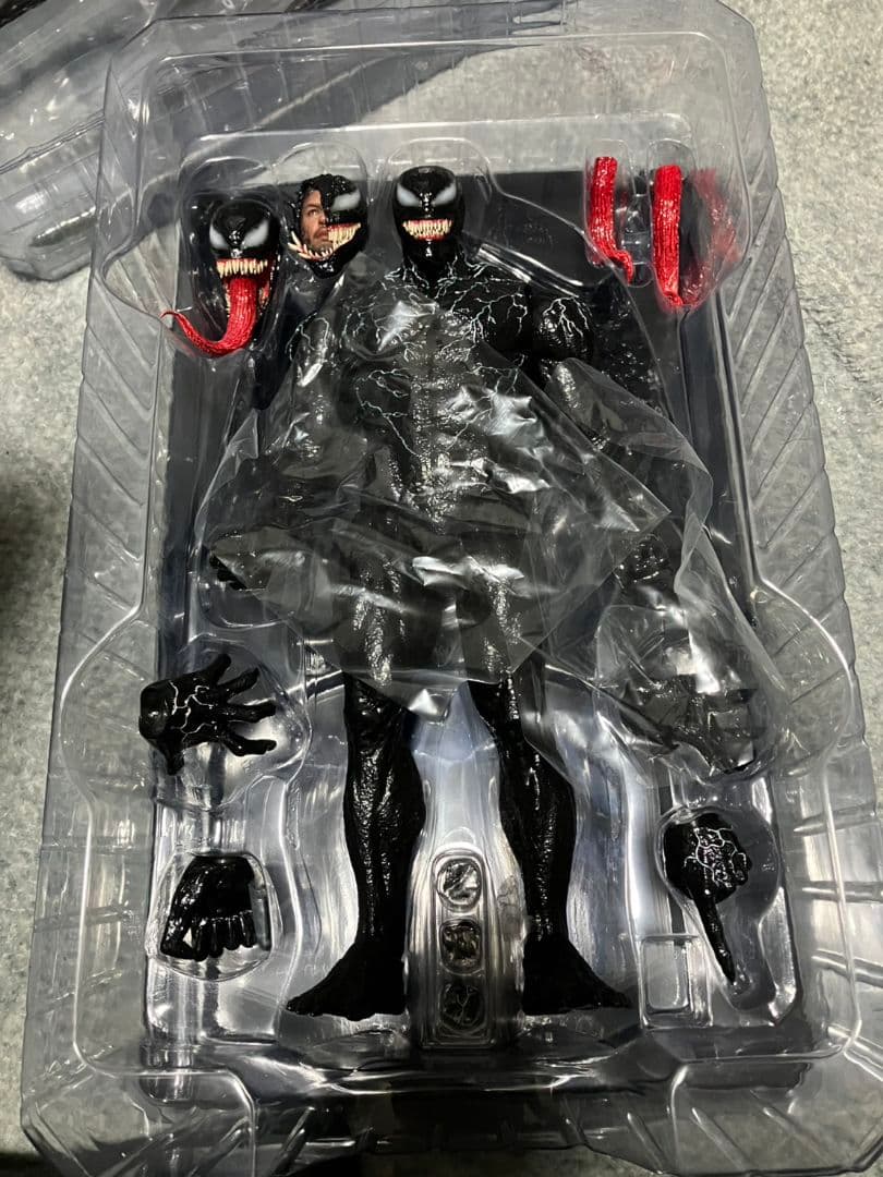 ホットトイズ　ヴェノム　レッドゼアビアカーネイジ