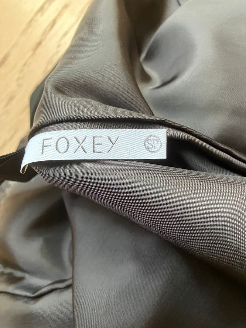 フォクシー　新品タグ付き　38黒ノースリーブプリーツワンピース