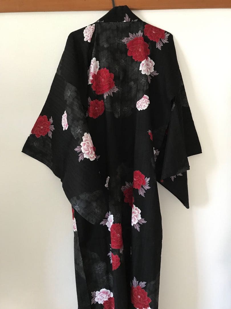 綿 仕立て上り 浴衣 黒地に牡丹柄 帯なし リメイクして洋服にしても