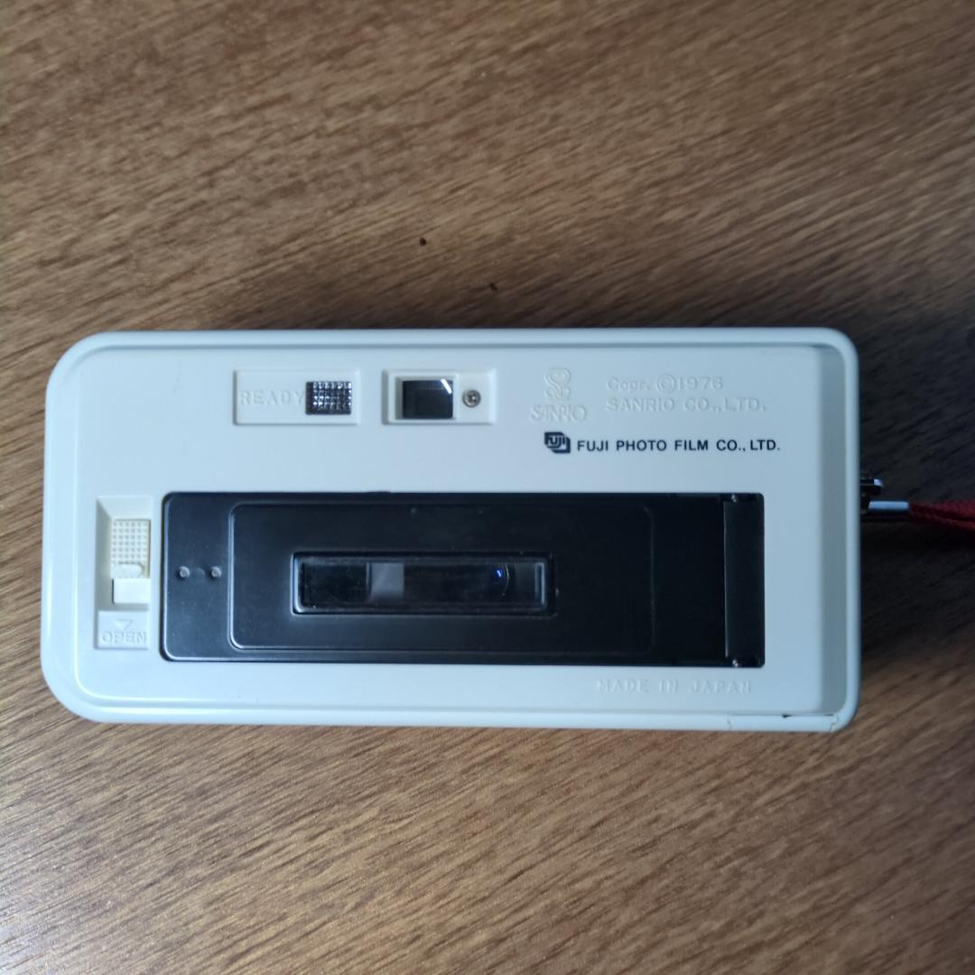 ハローキティ【レア美品】トイカメラ/ 赤と白/ 専用ソフトケース&ストラップ付き