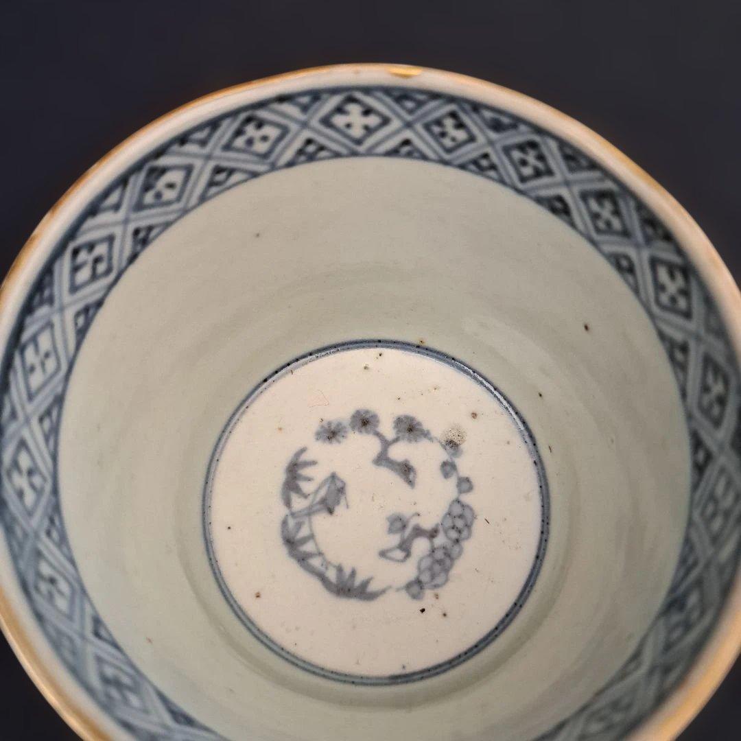 「菊と角(かく)のデザイン！」 古伊万里蕎麦猪口(直径8.5cm ) 骨董アンテ