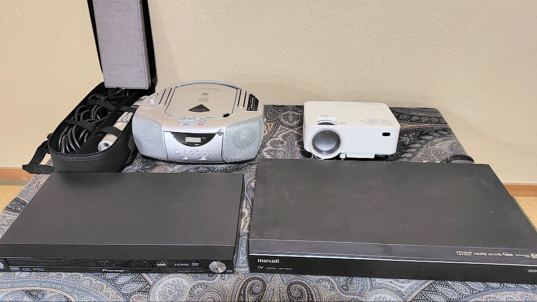 プロジェクターマクセルレコーダーDVDプレイヤーカラオケマイクCDプレイヤー5点