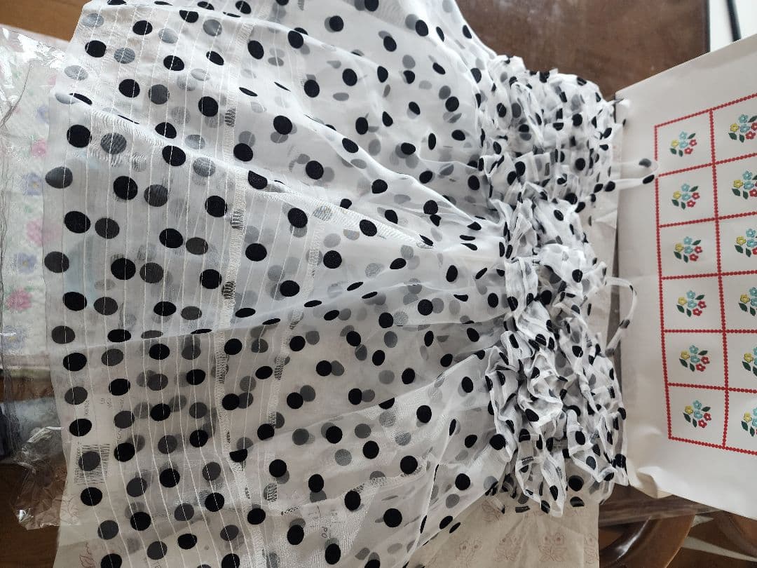 poppy フリル付き水玉模様チュニック