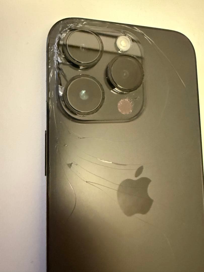 iPhone 14 Pro ブラック 黒　本体 256GB 背面割れ有り。