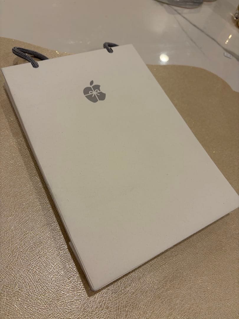 Apple iPhone 16Pro ブラックチタニウム本体（おまけ付き）