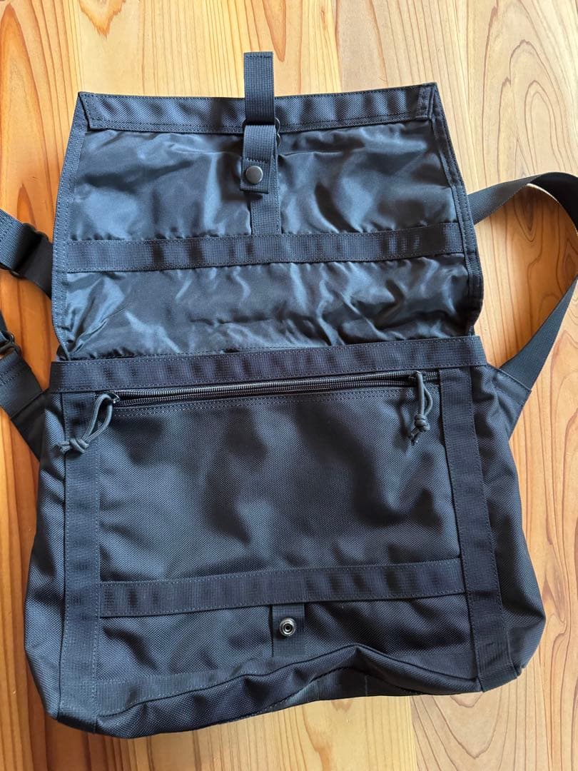 BRIEFING × BEAMS PLUS別注 メッセンジャーバッグ　ブラック