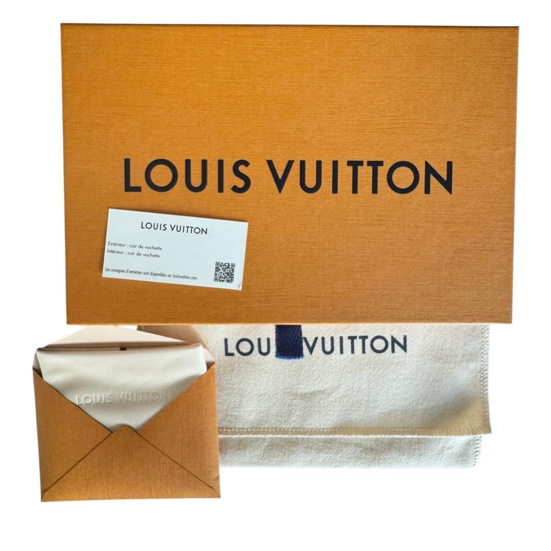 ルイヴィトン　iPhone16 pro ケース　M12551　25年製