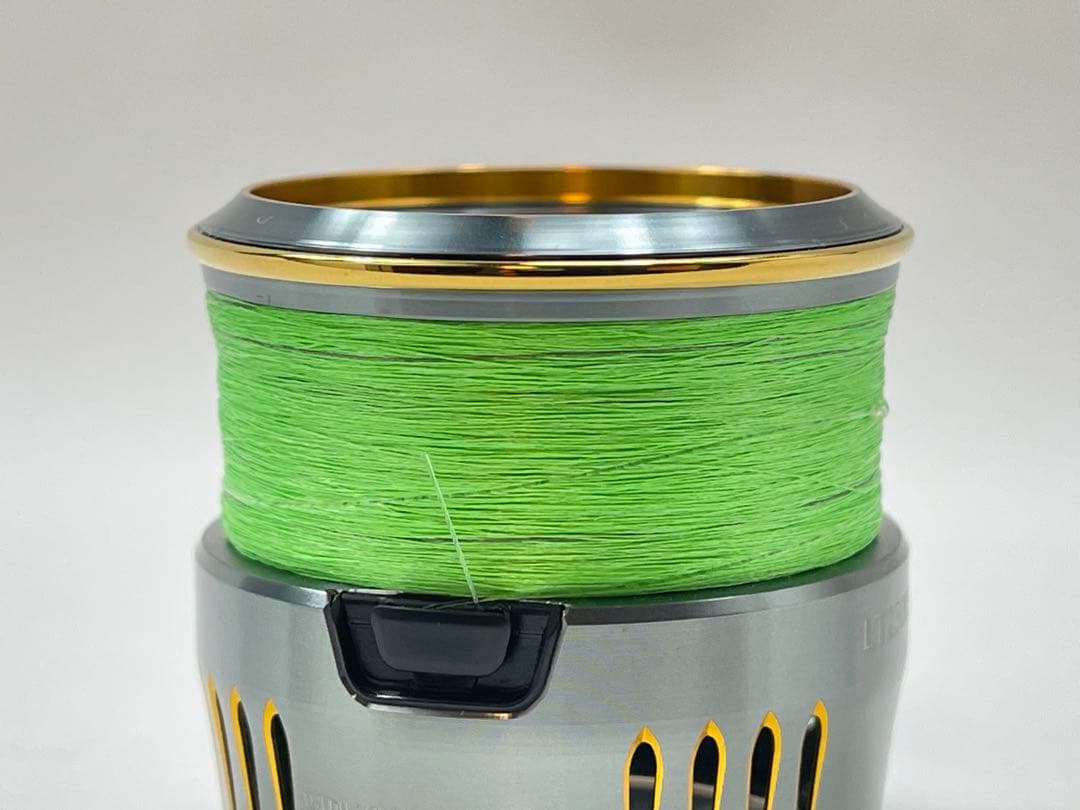 極美品 ダイワ23エアリティLT2500S-XH スプール 高比重PEライン付き