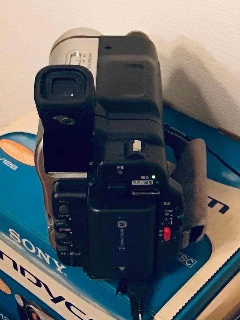 SONY 2.5型液晶モニター搭載Hi-8ビデオカメラ CCD-TRV126美品