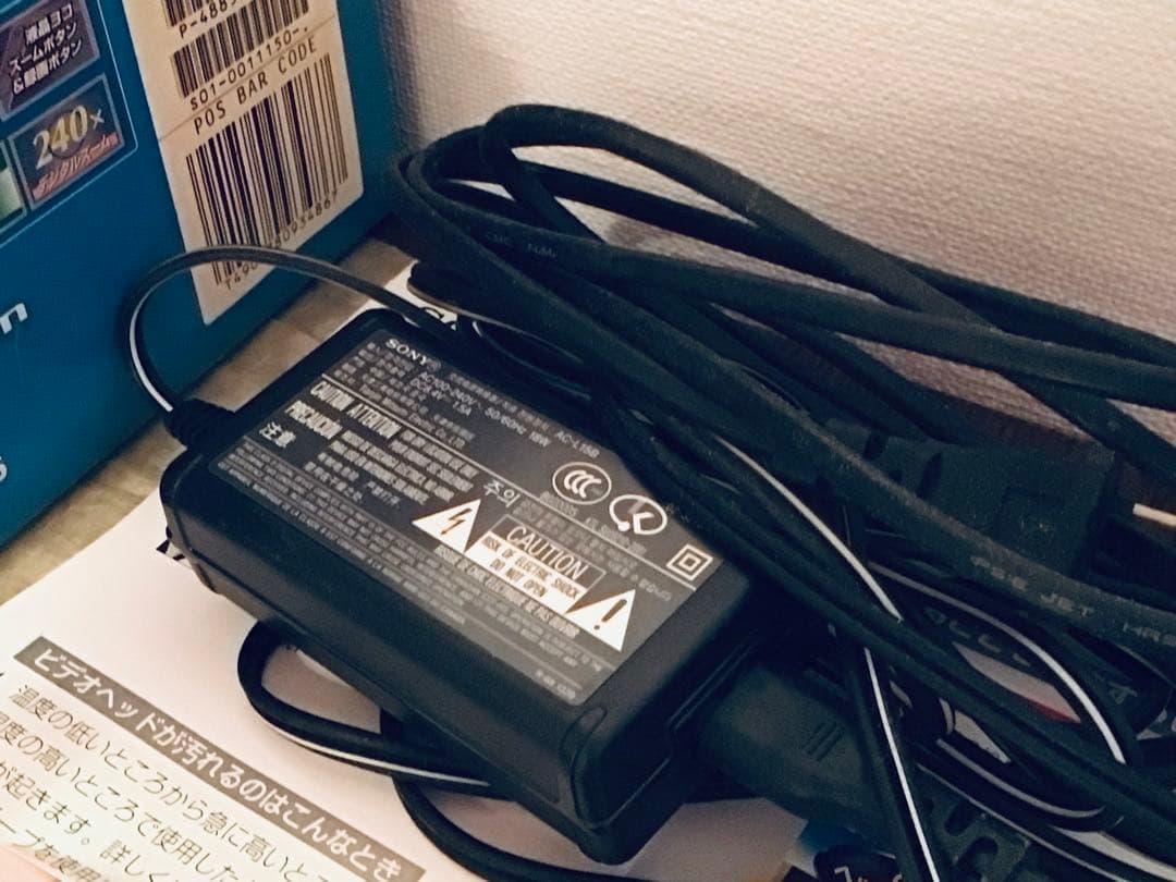 SONY 2.5型液晶モニター搭載Hi-8ビデオカメラ CCD-TRV126美品