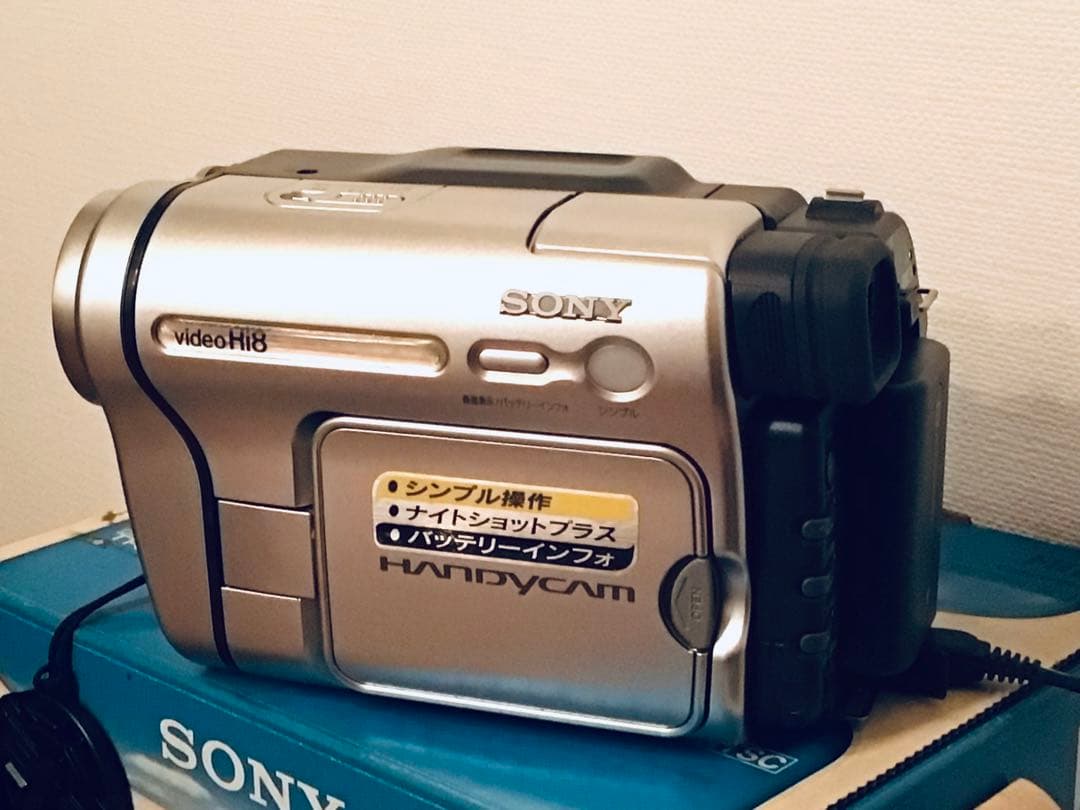 SONY 2.5型液晶モニター搭載Hi-8ビデオカメラ CCD-TRV126美品