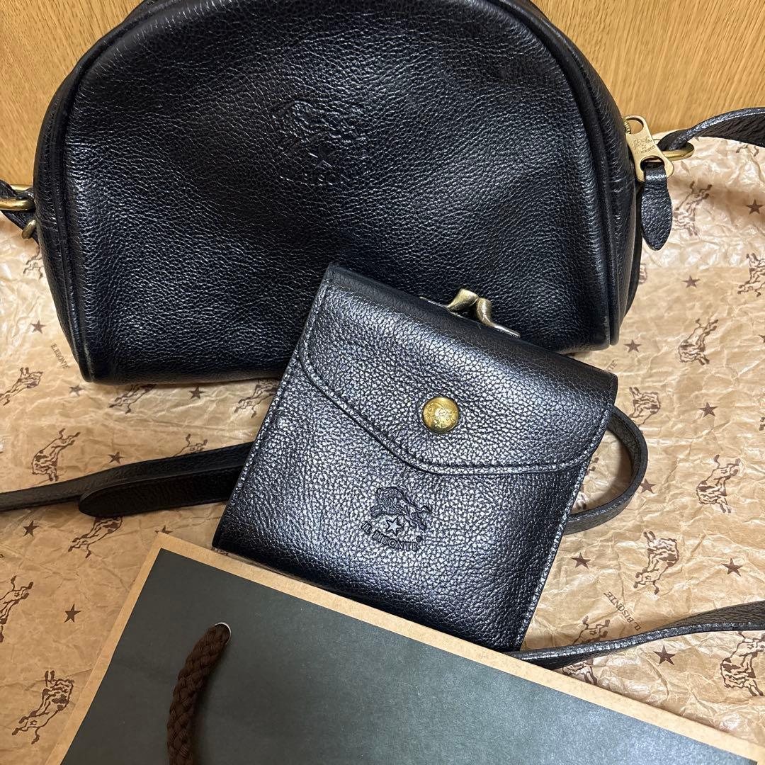 IL BISONTEレザー ショルダーバッグ ハーフムーン 半月型 ブラック