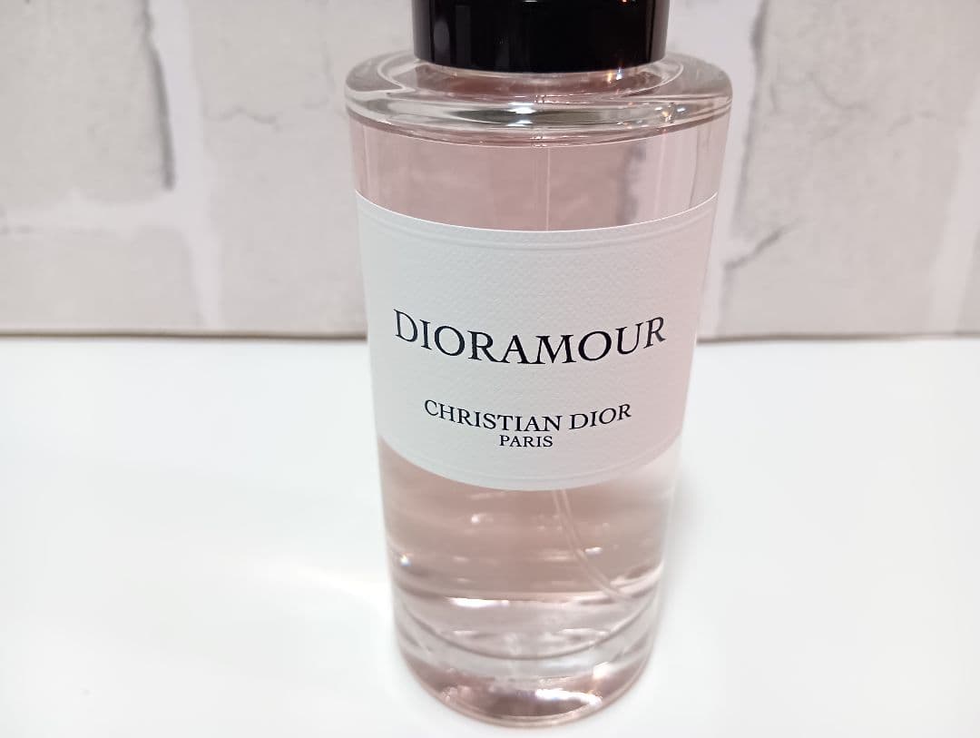 香水 dior　メゾンクリスチャンディオール　ディオラムール オードゥパルファン