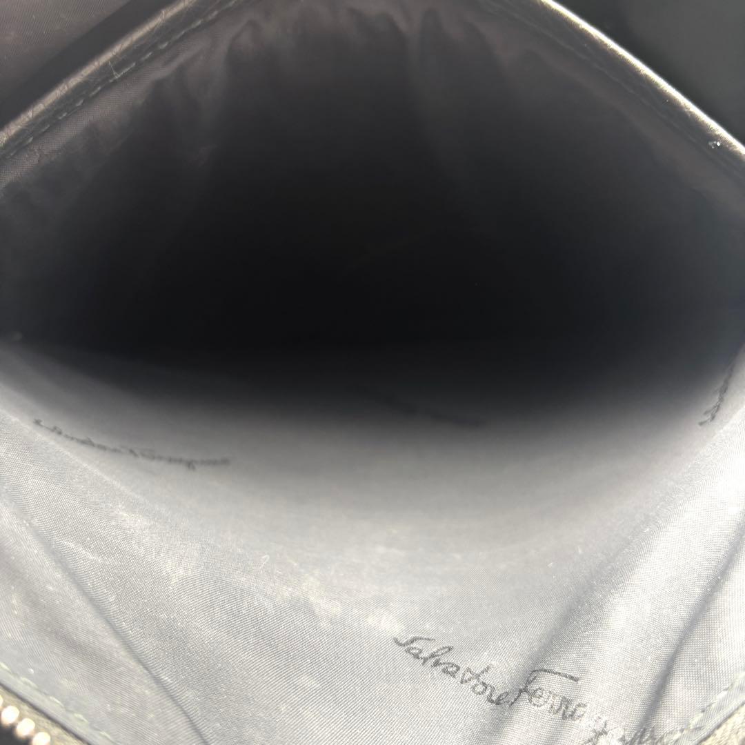 極美品 サルヴァトーレフェラガモ 2way ビジネスバッグ レザー スタッズ 黒