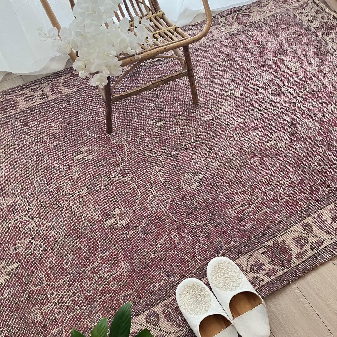 レッドパープル✳︎114×204✳︎ 囲みフラワー　ミルキー　トルコヴィンテージラグ