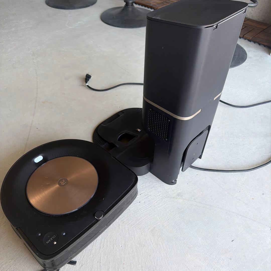 irobot ルンバ　ロボット掃除機本体 黒 銅色充電パッド