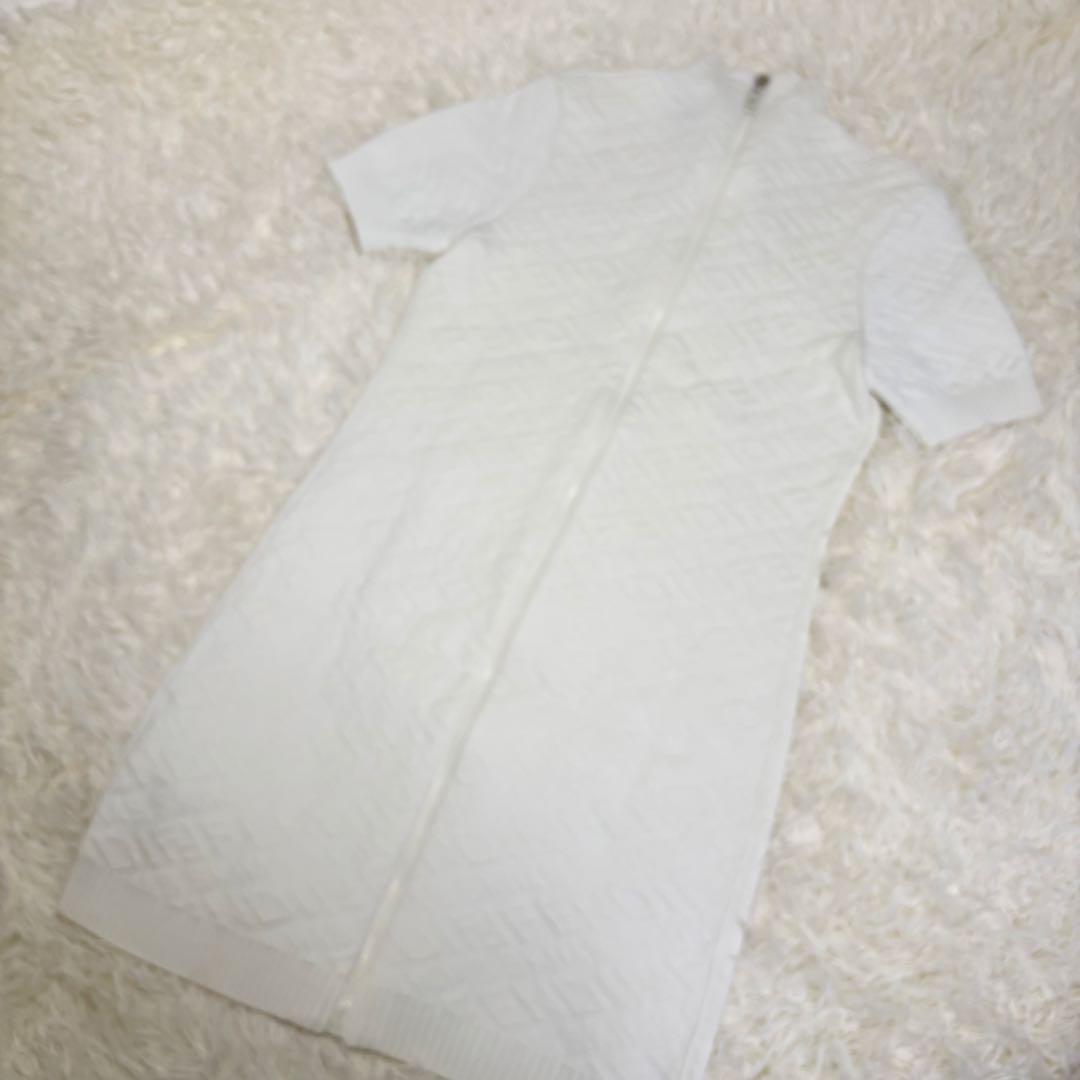 FENDI フェンディ　エンボスロゴ　ニットワンピース　白　サイズ40（M）