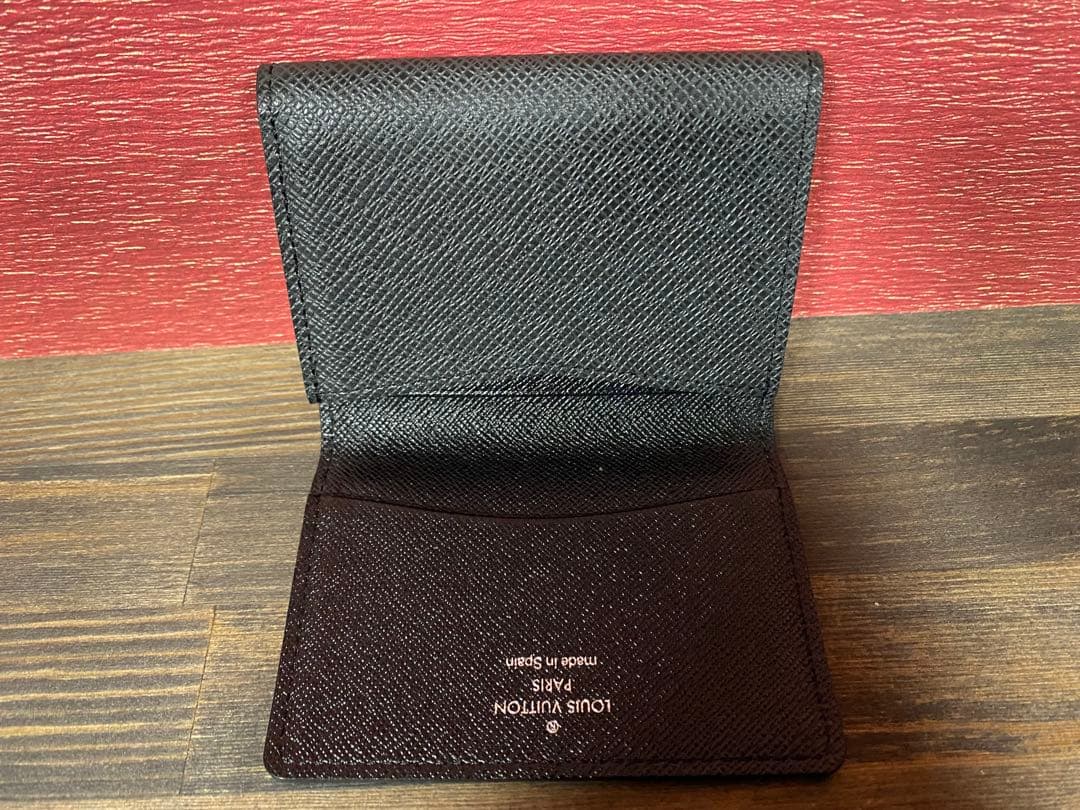 ルイヴィトン　ブラックレザー 名刺入れ LVロゴ